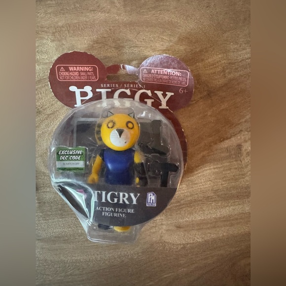 Piggy Tigry Action Figure (Series 1) with Exclusive DLC Code 3.5" damaged Box - Picture 2 of 6